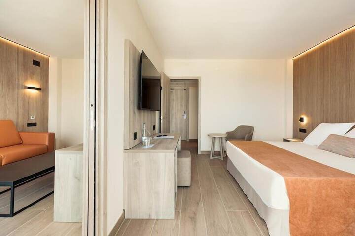 Room 40 of 162