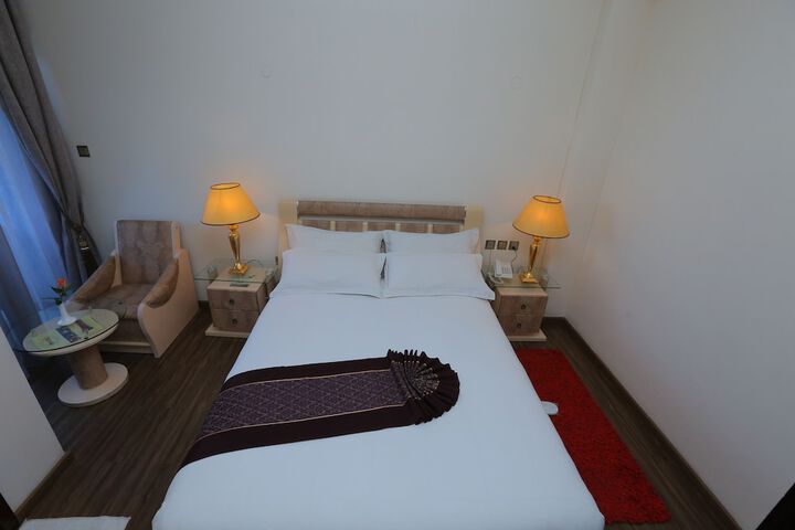 Room 6 of 24