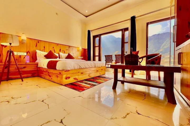 Room 5 of 16