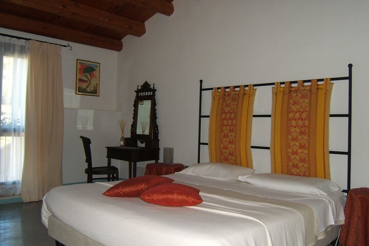 Room 6 of 31