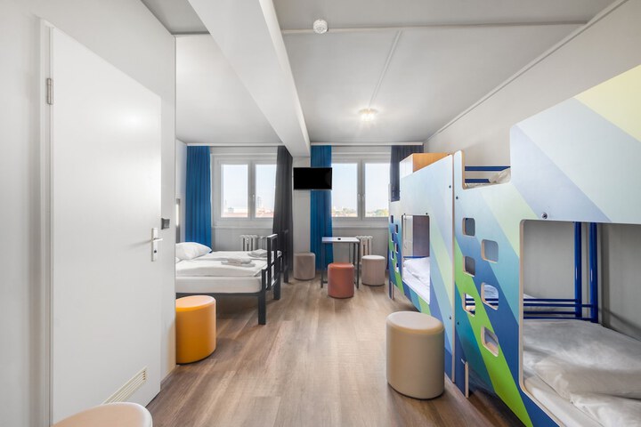 Room 21 of 83