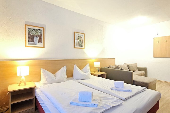 Room 35 of 96