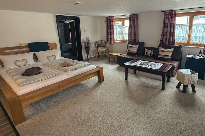 Room 10 of 18