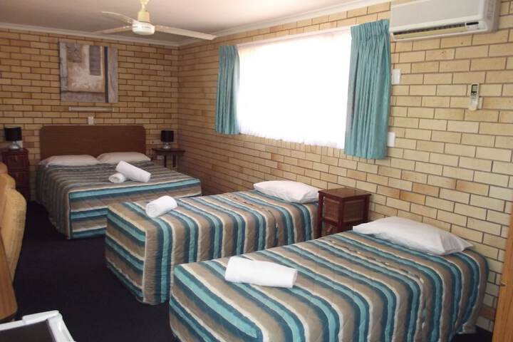 Room 3 of 34