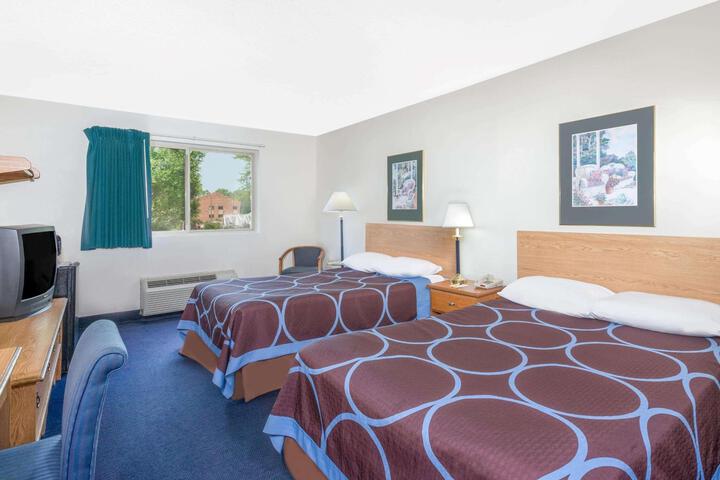 2 Queen Beds (8 of 11)