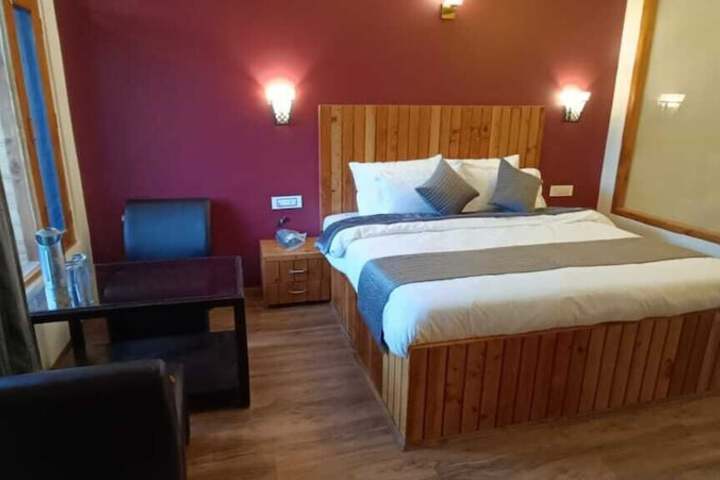 Room 8 of 18