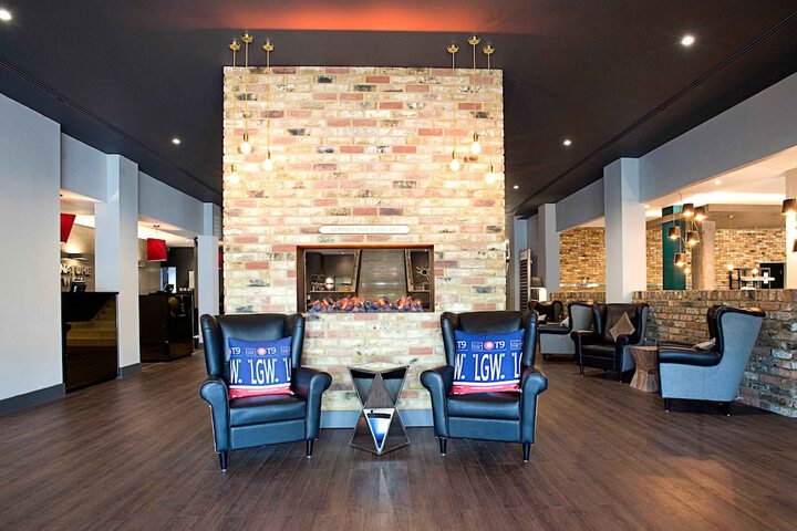 Lounge 67 of 83