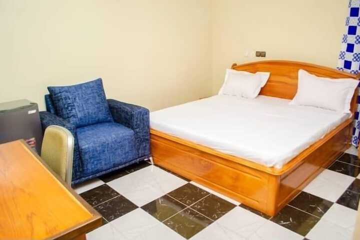 Room 2 of 6