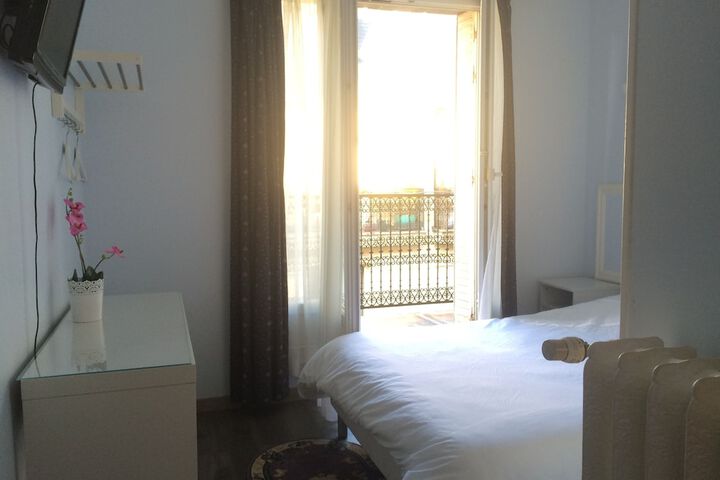 Room 7 of 61