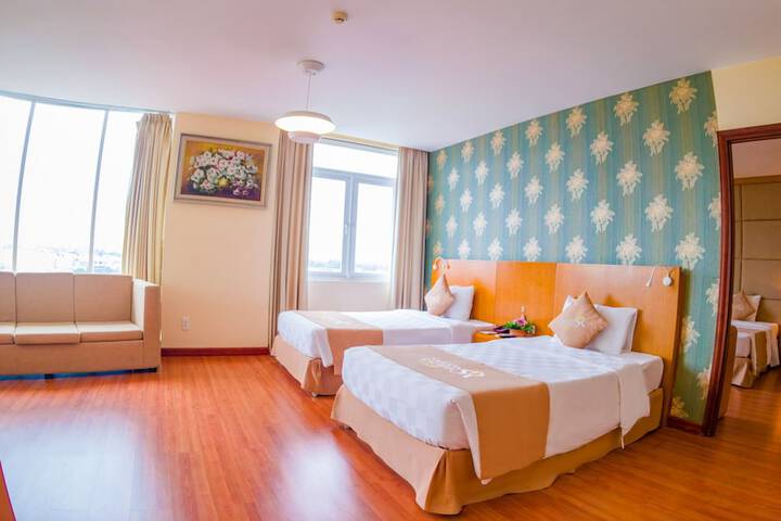 Room 9 of 42