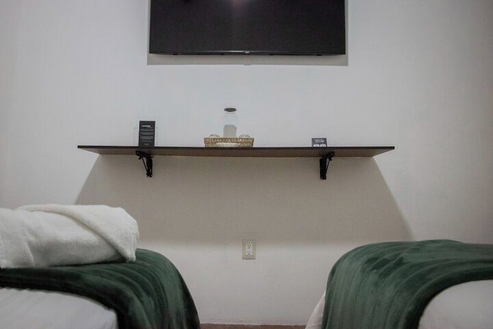 Room 42 of 101
