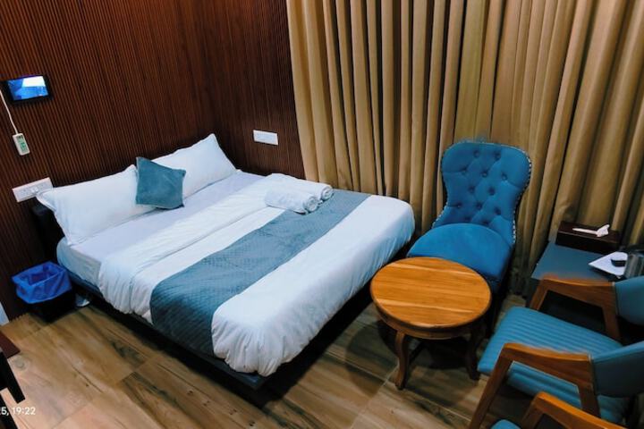 Room 4 of 27
