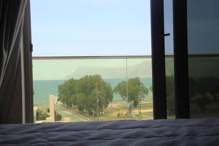 Room 8 of 28