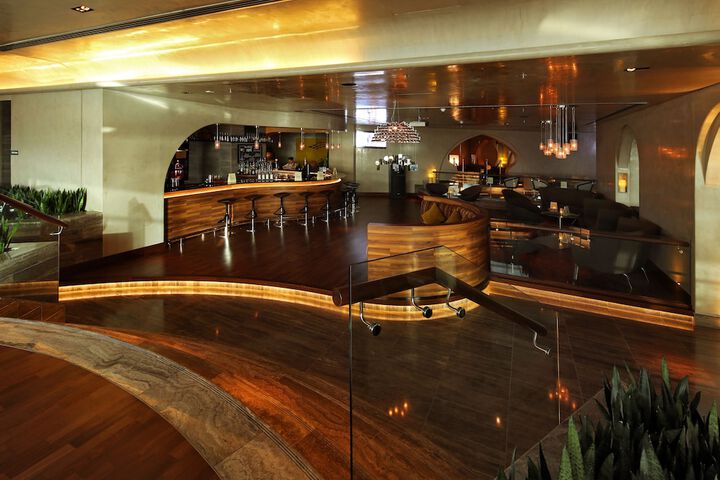 Lounge 63 of 94