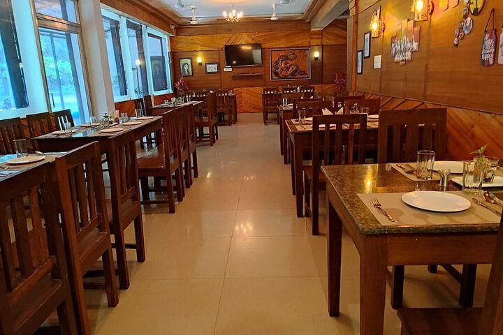 Dining 11 of 17