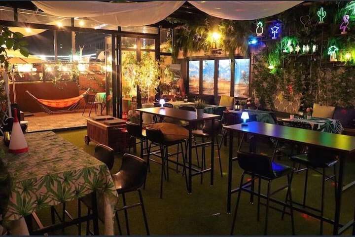 Lounge 26 of 39