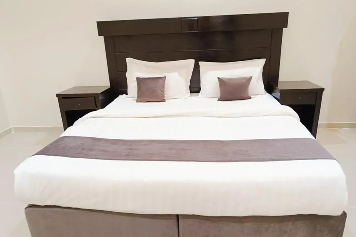 Room 2 of 10