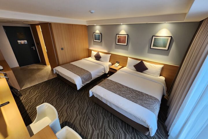 Room 27 of 143