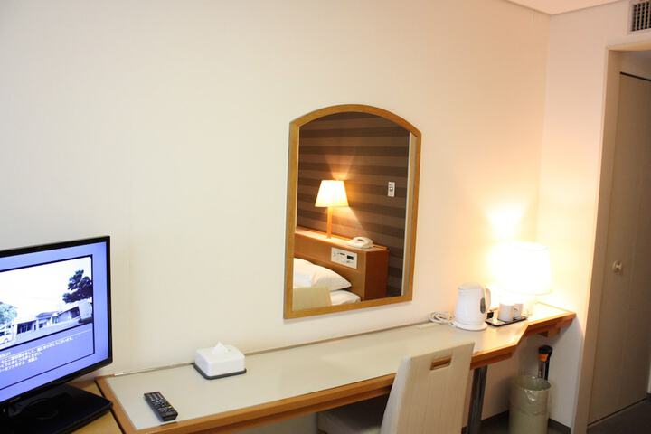 Room 3 of 38