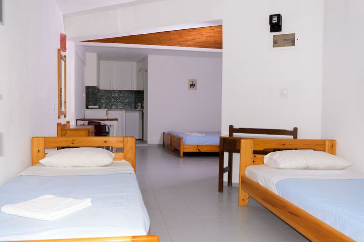 Room 32 of 65