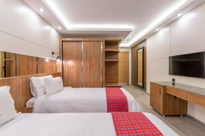 Room 12 of 38