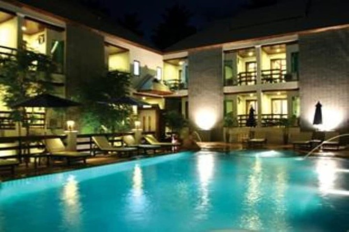 Hotel Pool