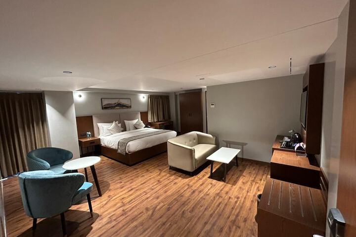 Room 12 of 39