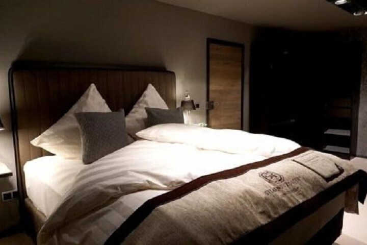 Room 3 of 30