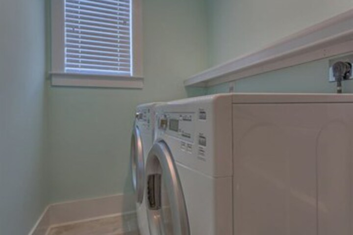 Laundry 33 of 91