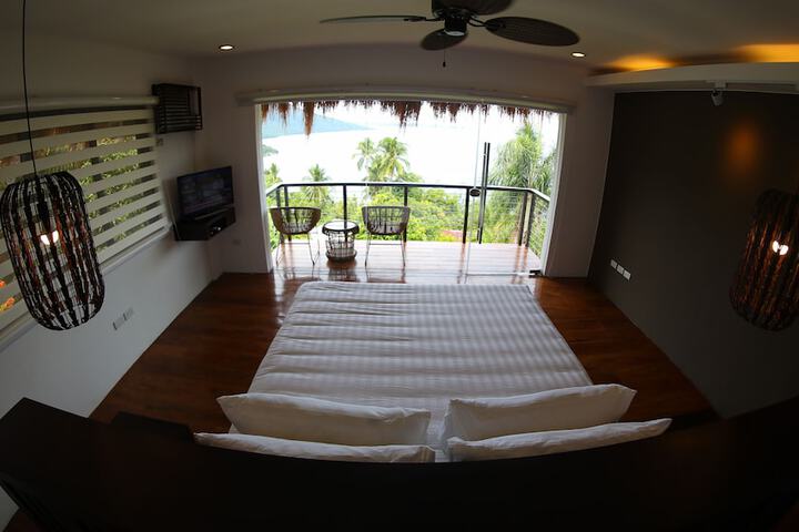 Room 3 of 73