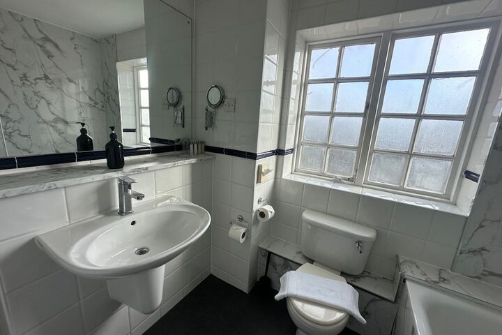 Room 40 of 49