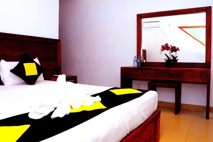Room 2 of 35