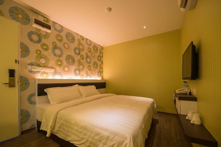 Room 5 of 28