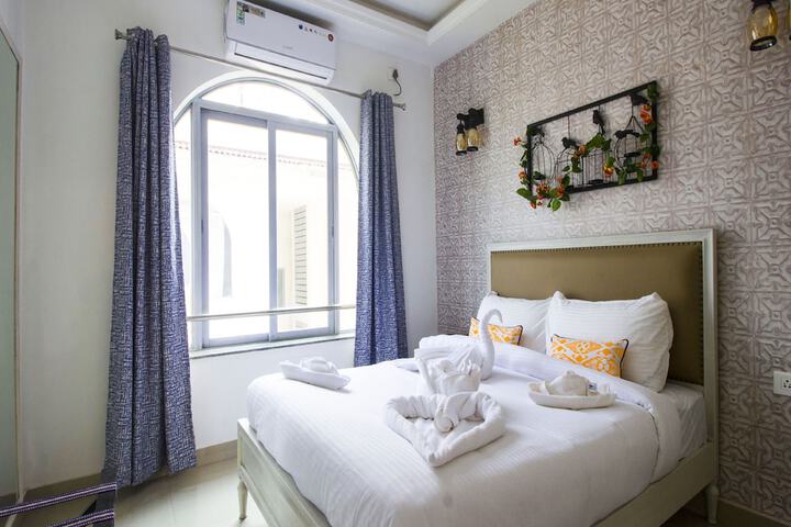 Room 3 of 90