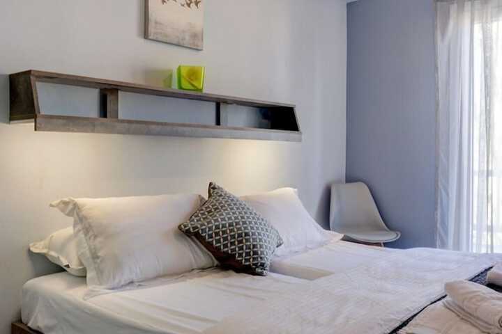 Room 6 of 25