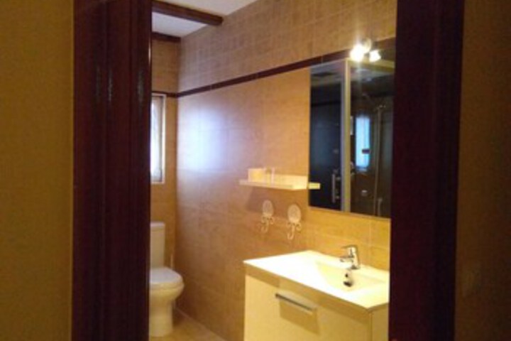 Room 7 of 42