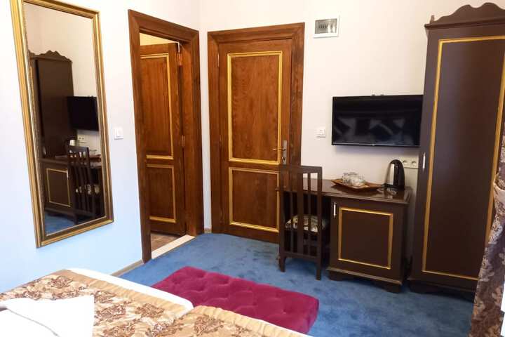 Room 4 of 69