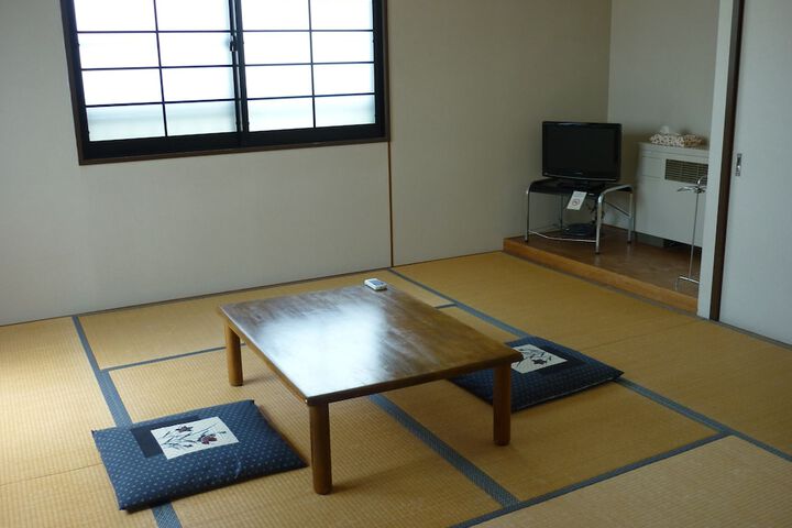 Room 3 of 53