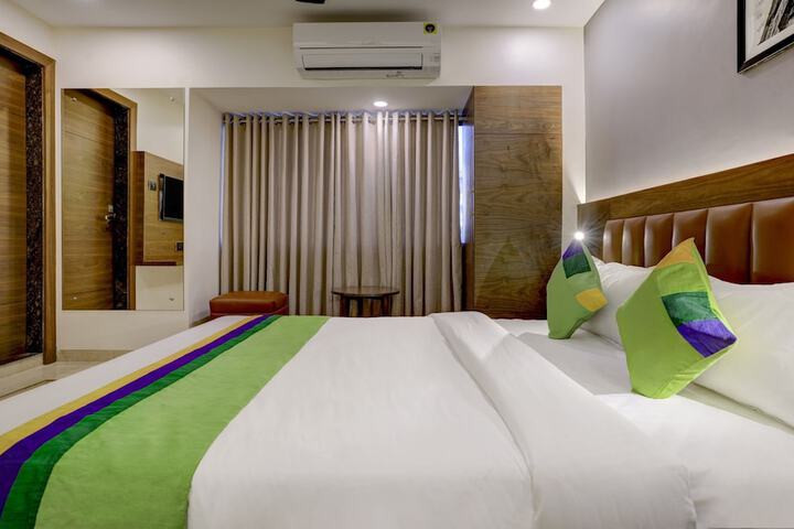 Room 9 of 34