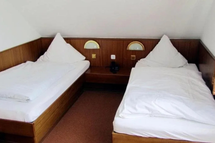 Room 3 of 9