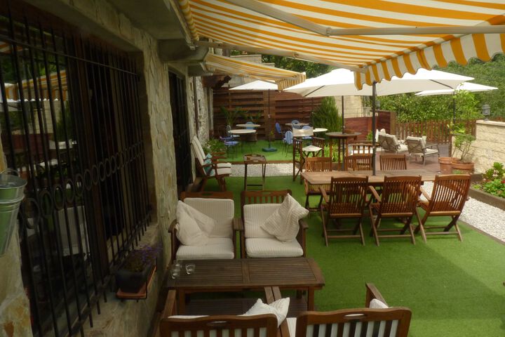 Hotel Exterior 27 of 39