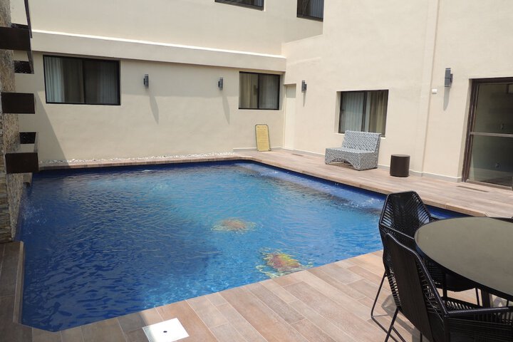 Hotel Pool