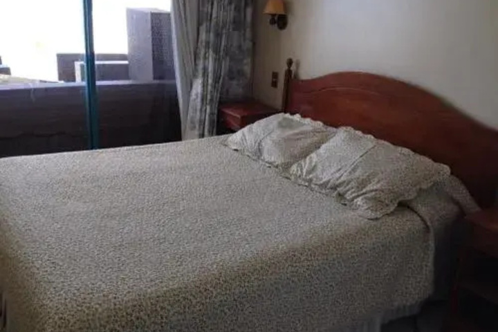 Room 5 of 16