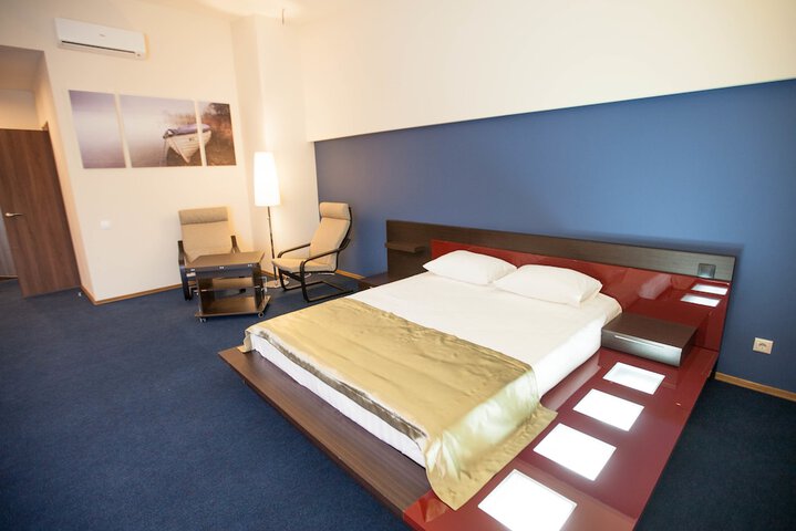 Room 17 of 22