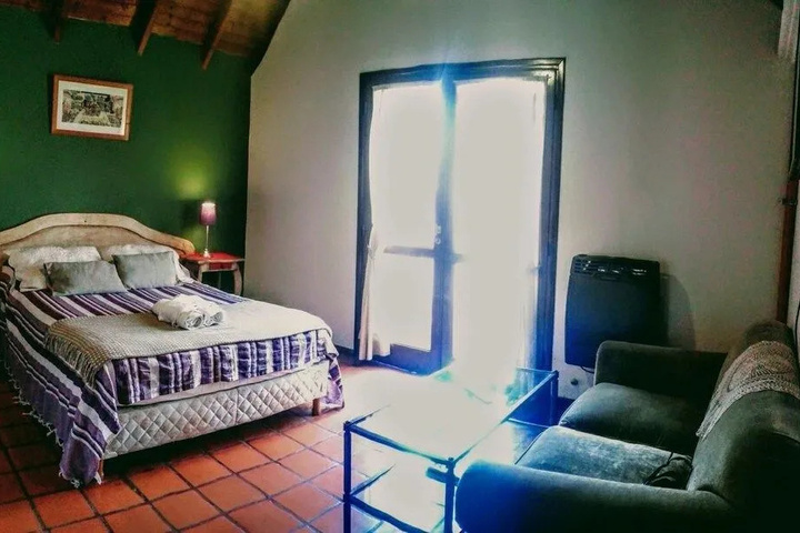 Room 5 of 8
