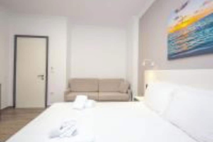 Room 27 of 165