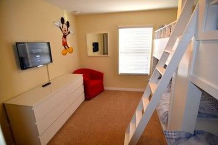 Room 12 of 33
