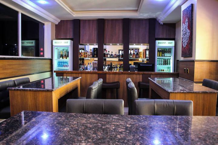 Lounge 31 of 37