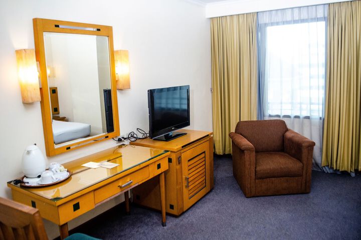 Room 6 of 44