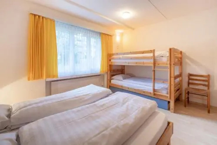 Room 4 of 12